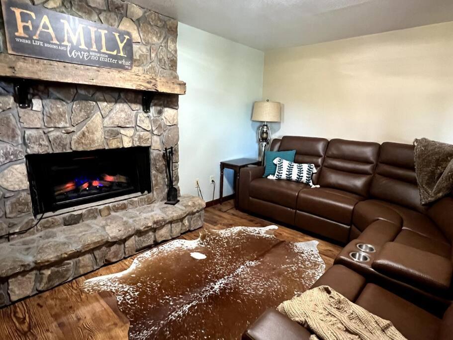 Red Rooster Family Cabin W/Hot Tub+Fire Pit+View Franklin Eksteriør billede